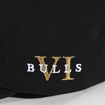 Mitchell and Ness - Casquette Snapback Chicago Bulls HP12127-CBU Noir Doré