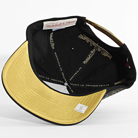 Mitchell and Ness - Casquette Snapback Chicago Bulls HP12127-CBU Noir Doré