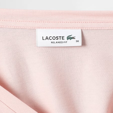 Lacoste - Tee Shirt Col V Femme Logo Brodé Crocodile Relaxed Fit Rose