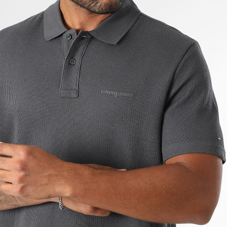 Tommy Jeans - Polo Manches Courtes Waffle Script 2415 Gris Anthracite