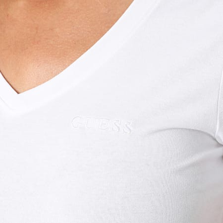 Guess - Tee Shirt Col V Femme O5RI02-KBBU1 Blanc