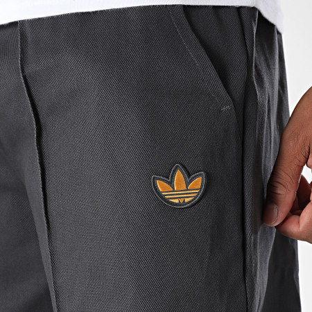 Adidas Sportswear - Pantalon Manchester United Icon JN2819 Gris Anthracite