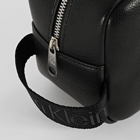 Calvin Klein - Trousse De Toilette Cargo Dopp Kit 090G Noir