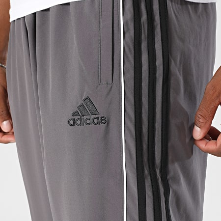 Adidas Sportswear - Pantalon Jogging A Bandes Teamgeist JW5870 Gris Anthracite