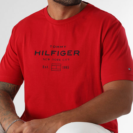 Tommy Hilfiger - Tee Shirt Regular Fit Stack Graphic 0002 Rouge