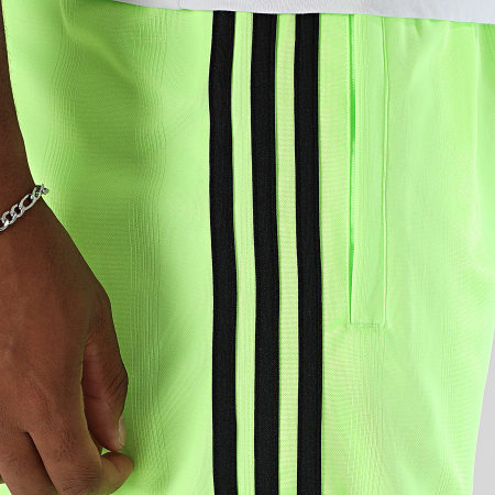 Adidas Originals - Short Jogging A Bandes Jacquard JW5928 Vert Fluo