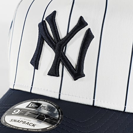 New Era - Casquette 9Fifty Satin Pinstripe NY Yankees 60724075 Blanc Bleu Marine