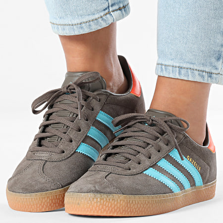 Adidas Originals - Baskets Femme Gazelle JJR5942 Cargo Brown Blue Glow Impact Orange