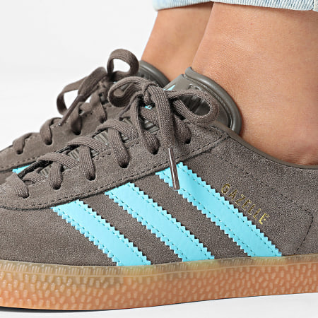 Adidas Originals - Baskets Femme Gazelle JJR5942 Cargo Brown Blue Glow Impact Orange