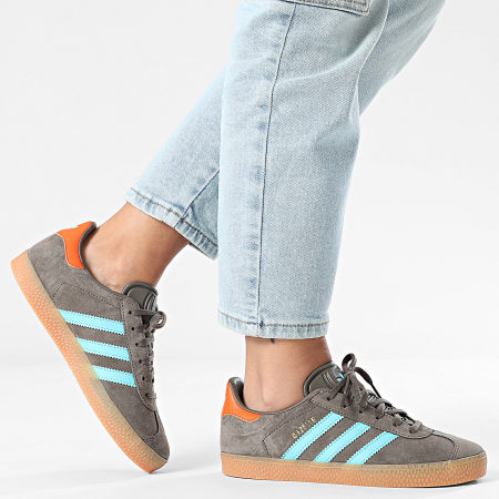 Adidas Originals - Baskets Femme Gazelle JJR5942 Cargo Brown Blue Glow Impact Orange