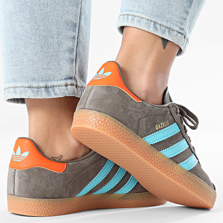 Adidas Originals - Baskets Femme Gazelle JJR5942 Cargo Brown Blue Glow Impact Orange