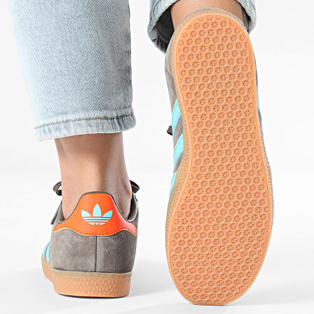 Adidas Originals - Baskets Femme Gazelle JJR5942 Cargo Brown Blue Glow Impact Orange