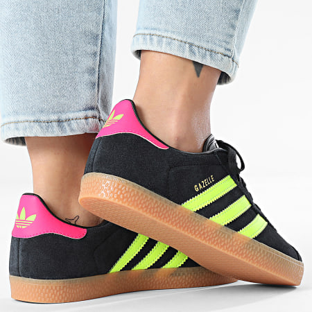 Adidas Originals - Baskets Femme Gazelle J JQ5994 Core Black Signal Green Shock Pink