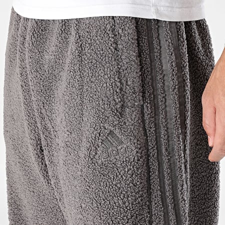 Adidas Sportswear - Pantalon Jogging Sherpa A Bandes Borg KR7613 Gris Anthracite