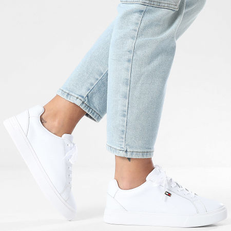 Tommy Hilfiger - Baskets Femme Flag Court Sneaker 9074 White