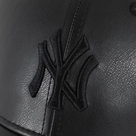 New Era - Casquette Simili Cuir 9Forty MC NY 60759034 Noir