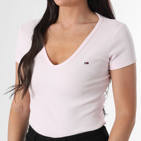 Tommy Jeans - Tee Shirt Col V Femme Slim Essential Rib 7385 Rose Pâle