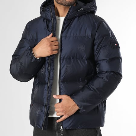 Tommy Hilfiger - Doudoune Capuche AOP Crest Down 2872 Bleu Marine