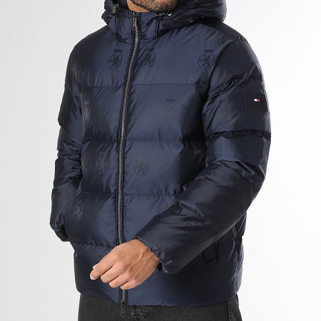 Tommy Hilfiger - Doudoune Capuche AOP Crest Down 2872 Bleu Marine