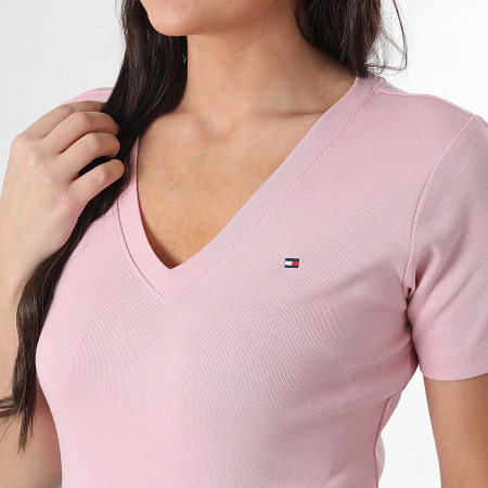Tommy Hilfiger - Tee Shirt Col V Slim Femme Cody 0584 Rose