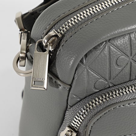 Calvin Klein - Sacoche Emblem Emboss Camera D3203 Gris Anthracite