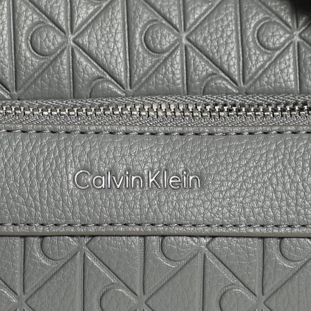 Calvin Klein - Sacoche Emblem Emboss Camera D3203 Gris Anthracite