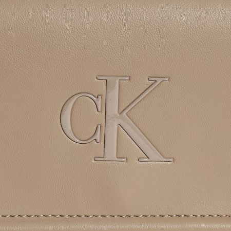 Calvin Klein - Sac A Main Femme Bold CK Flap Crossbody F1027 Camel Clair
