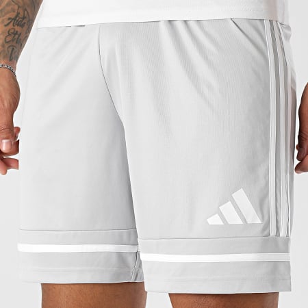 Adidas Sportswear - Short Jogging A Bandes Squa 25 JN5467 Gris Clair Blanc