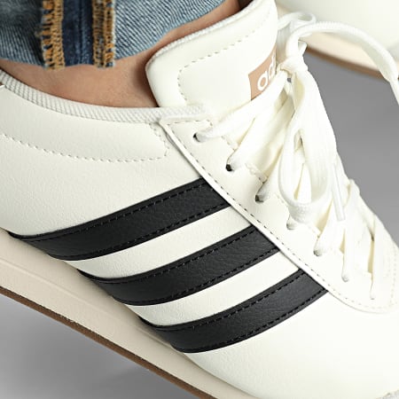 Adidas Sportswear - Baskets Runvista KI6031 Off White Core Black Wonder White