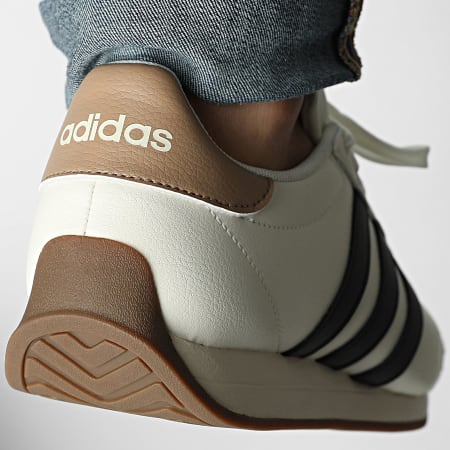 Adidas Sportswear - Baskets Runvista KI6031 Off White Core Black Wonder White