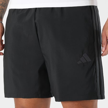 Adidas Sportswear - Short Jogging A Bandes 3 Stripes Chelsea KT0552 Noir Gris Anthracite