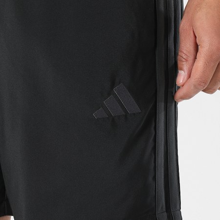 Adidas Sportswear - Short Jogging A Bandes 3 Stripes Chelsea KT0552 Noir Gris Anthracite