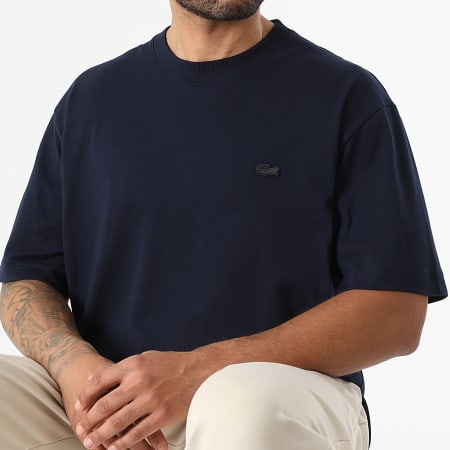 Lacoste - Tee Shirt Oversize Logo Brodé Crocodile Ton Sur Ton Bleu Marine