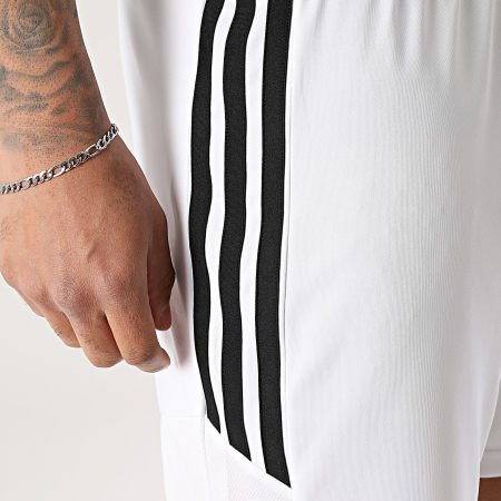 Adidas Sportswear - Short Jogging A Bandes Tiro 26 KA8775 Blanc Noir