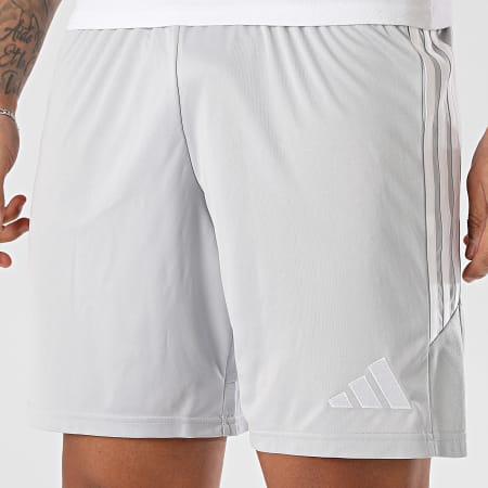 Adidas Sportswear - Short Jogging A Bandes Tiro 26 KA8781 Gris Blanc