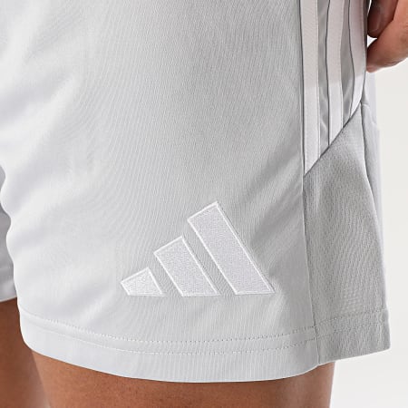 Adidas Sportswear - Short Jogging A Bandes Tiro 26 KA8781 Gris Blanc