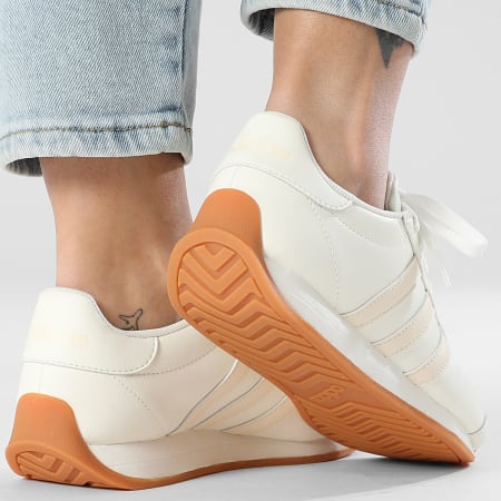 Adidas Sportswear - Baskets Femme Runvista JR4626 Core White Semi Frozen Turbo Gum