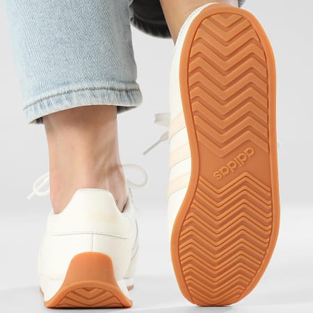 Adidas Sportswear - Baskets Femme Runvista JR4626 Core White Semi Frozen Turbo Gum