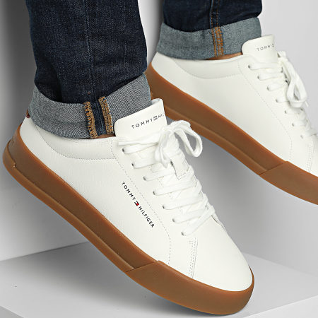 Tommy Hilfiger - Baskets Court Leather Detail Essential 5367 Ecru Regatta Red