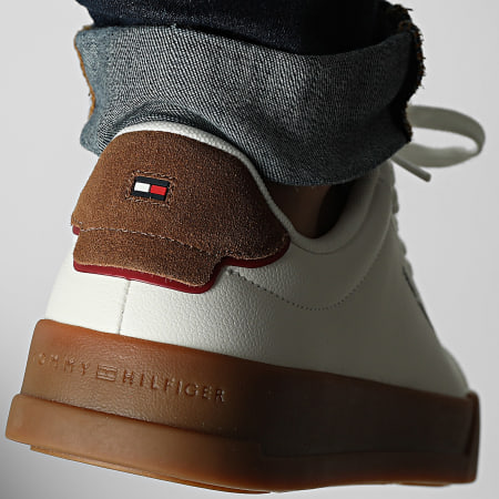 Tommy Hilfiger - Baskets Court Leather Detail Essential 5367 Ecru Regatta Red
