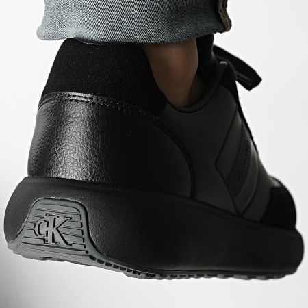 Calvin Klein - Baskets City Runner Laceup Tape Leather 2033 Triple Black
