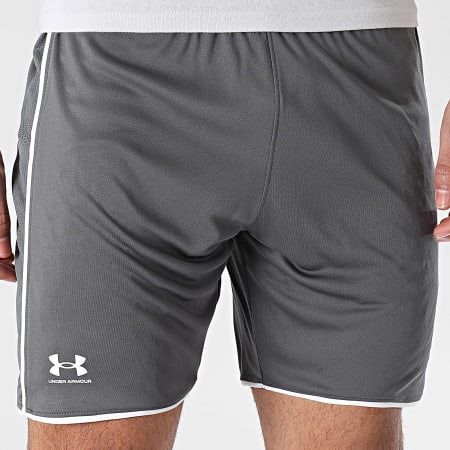 Under Armour - Short Jogging Challenger Train 6009896 Gris Anthracite