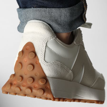 New Balance - Baskets 327 WS327NKD Linen - LaBoutiqueOfficielle.com
