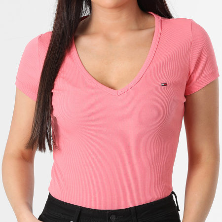 Tommy Jeans - Tee Shirt Col V Femme Slim Essential Rib 7385 Rose