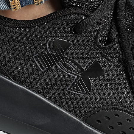 Under Armour - Baskets UA Charged Surge 4 3027000 Black