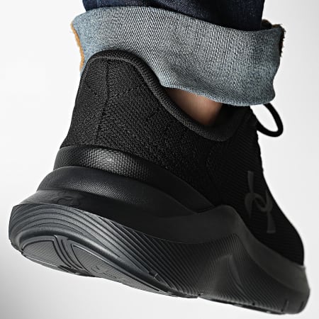Under Armour - Baskets UA Phade 3 3028252 Black