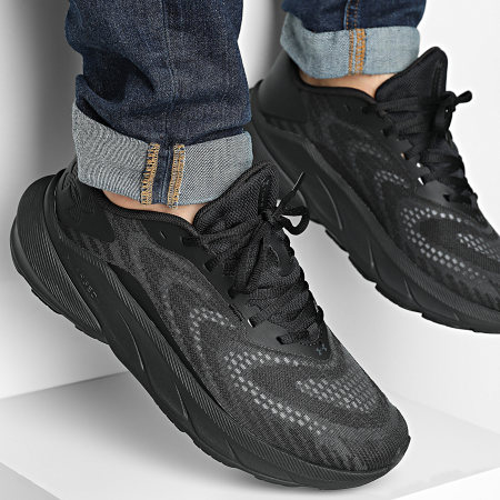 Under Armour - Baskets UA Turbulence 3 6006717 Black