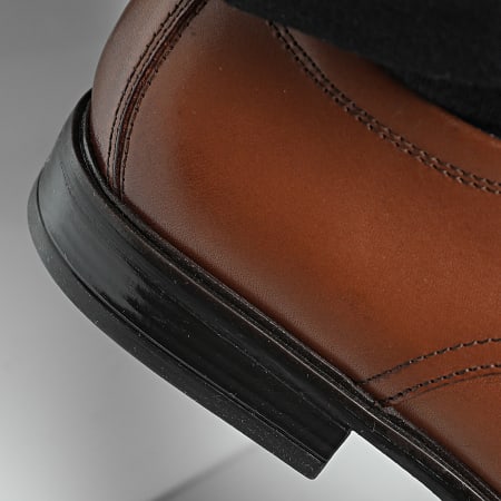 Clarks - Chaussures Howard Walk Tan Leather