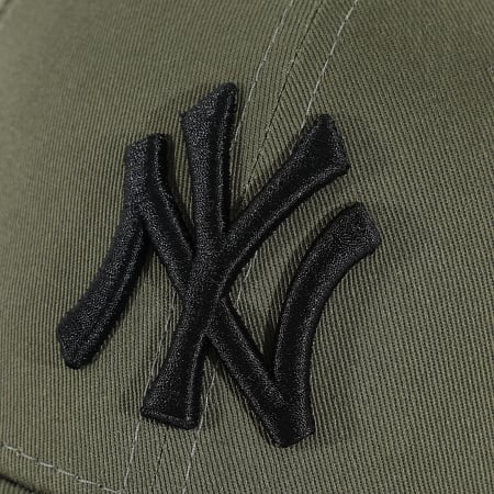 New Era - Casquette MLB League Essential 9Forty NY New York Yankees 60771708 Vert Kaki