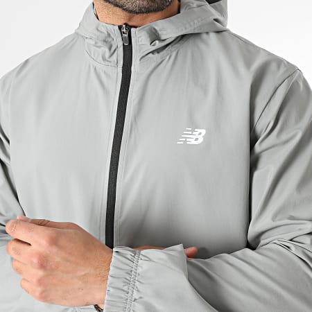 New Balance - Conjunto Casaco Cortavento Capuz Com Fecho E Calça De Fato De Treino MJ51900 MP51904 Cinza Preto